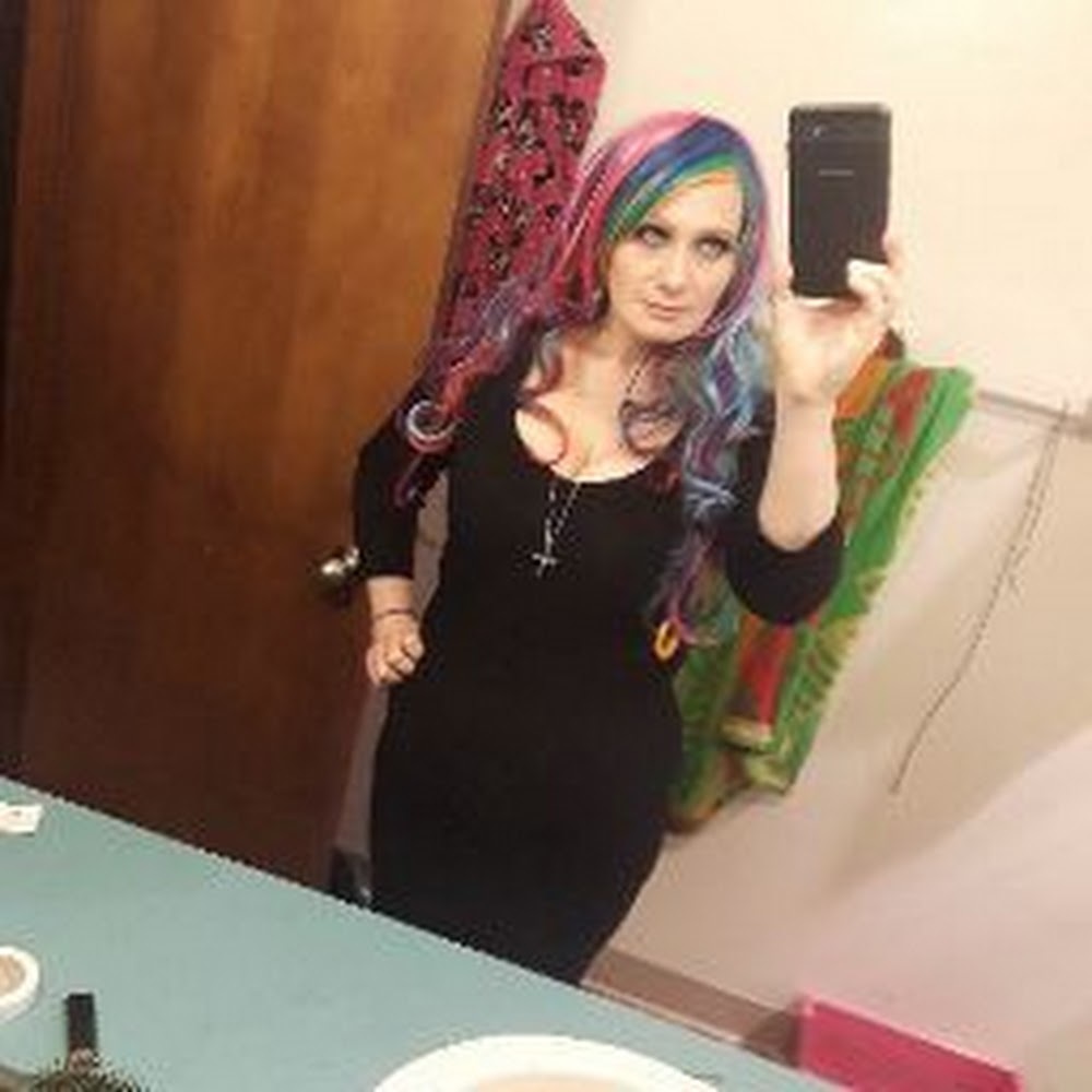 Meet your Posher, Raechelle